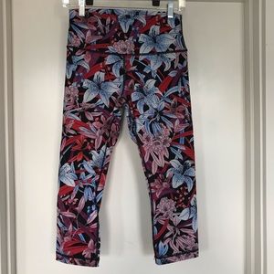 Lululemon floral crops size 10
